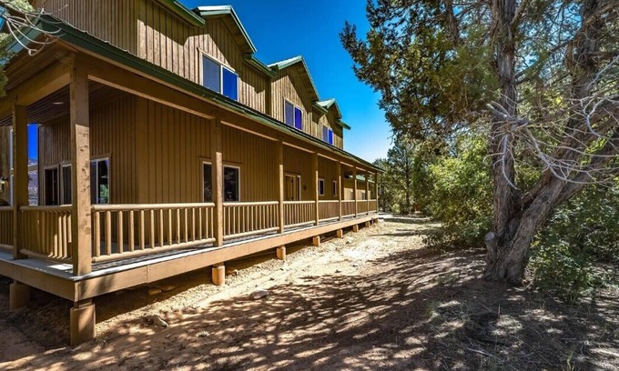 Zion National Park East Entrance Cabin | Mountain Cabin 7 Miles from Zion National Park
