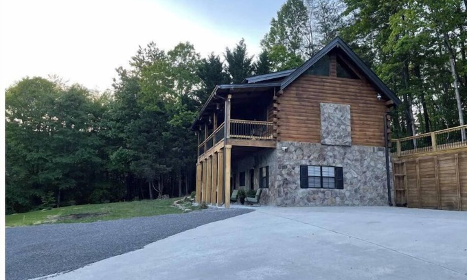 Dayton Cabin | Mountain Cabin, Dayton TN w/BOAT PARKING & Wifi
