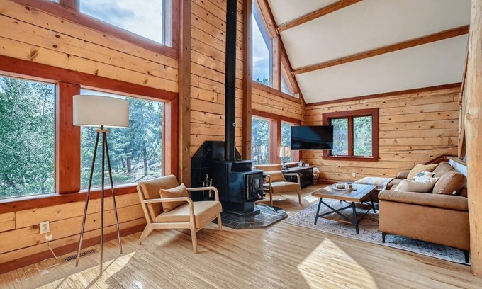 Coal Creek Cabin | Mountain Cabin | Fire Pit | Wood Burning Stove