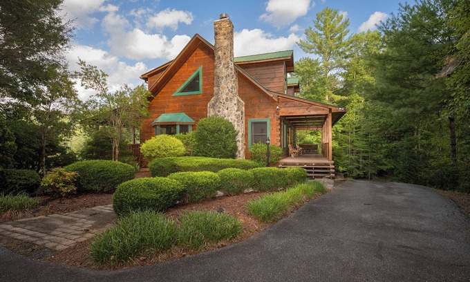 Ferguson Cabin | Mountain Cabin, Great Decks, WiFi, Pool Table, Ping Pong Table, & Foosball