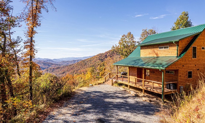 Bryson City House | ❤️Mountain Cabin W/Views, Hot Tub, Master Bath W/Rainfall Shower & Heated Floor