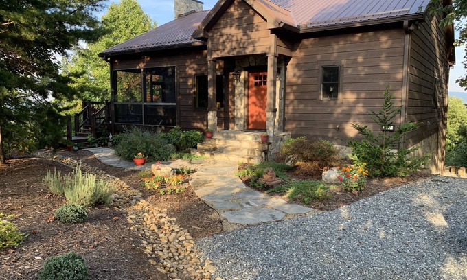 Vein Mountain Cabin | Mountain Cabin With All The Amenities Of A Home