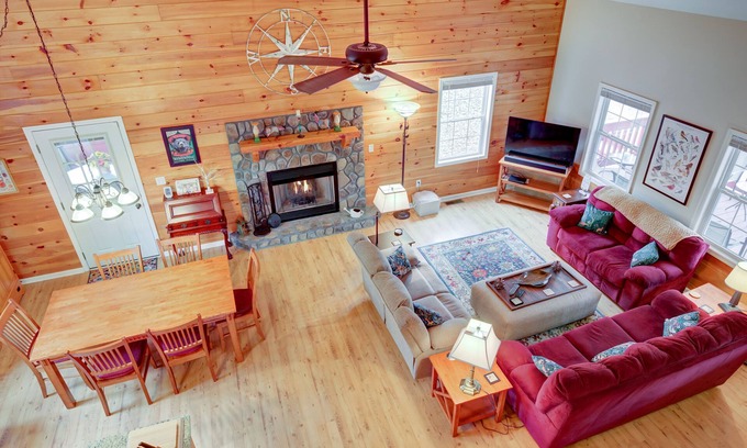 Eagle Mountain Cabin | Mountain cabin with WiFi, fireplace, & shared pools, game room, tennis, & gym