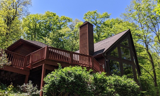 Chestnut Springs House | Mountain Chalet – Panoramic Views of Blue Ridge Mountains!