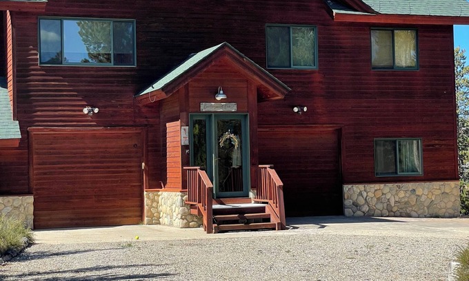 Grand Country Estates Ski Chalet | Mountain Chalet in heart of Grand County, Hot Tub, Dogs welcome, Child Friendly