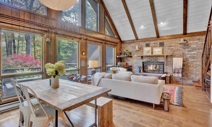 Gouldsboro Ski Chalet | Mountain Chalet in Pocono Resort