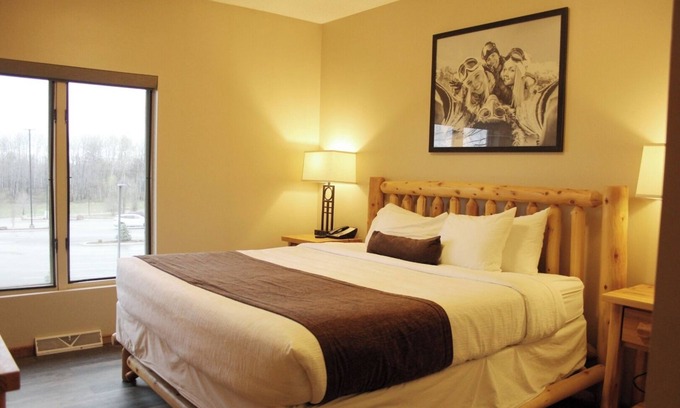 Iron Mountain Hotel | Mountain Chalet Perfect for Outdoor Enthusiasts - Hiking & Fishing Nearby
