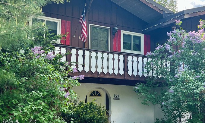 Bartlett Ski Chalet | Mountain Chalet -Storyland & Outdoor fun awaits! Hiking, golf, shopping, dining!