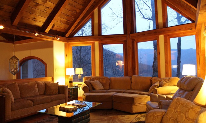 Laurel Ridge Ski Chalet | Mountain Chalet with Beautiful Views, Pet Friendly, 6 Bdrms, 2 kings