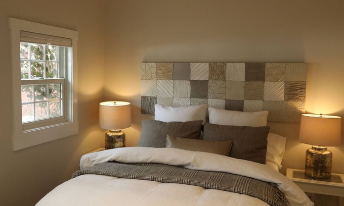 Broadmoor Cottage | Mountain Chic Cheyenne Cañon Cottage, Steps to The Broadmoor & Amazing Hiking!