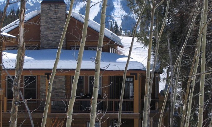 Rendezvous House | Mountain Comfort in Esteemed Rendezvous