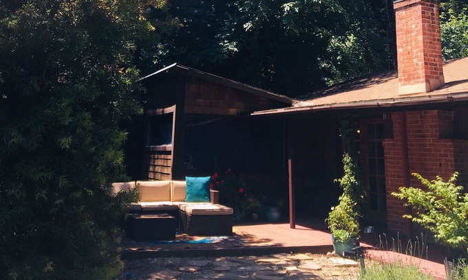Healdsburg Cottage | Mountain Cottage near Russian River, hiking & downtown, family and pet friendly