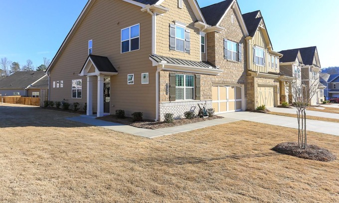 Cumming House | Mountain Crest Town house, in Amenity Rich property, Walking trails, Upgraded