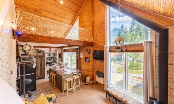Sunshine Valley Cabin | Mountain Escape Lodge with Saunan