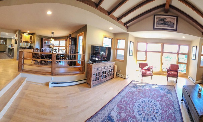 Kerr Gulch House | Mountain Escape, Prestigious Kerr Gulch Valley!