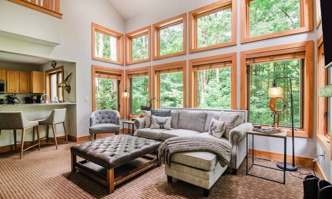 Boyne Falls House | Mountain Escape w/Ski Shuttle