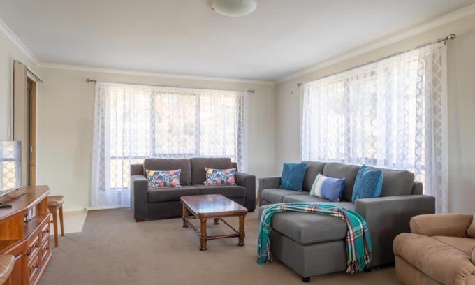 Deloraine House | Mountain Explorer - perfect base for exploring