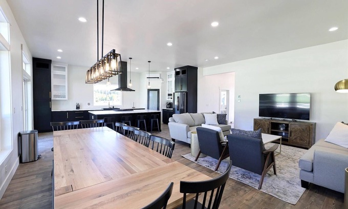 McCall House | Mountain Farmhouse, Family & Dog Friendly