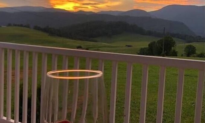Tannersville House | Mountain farmhouse on 300 + acres with million$views