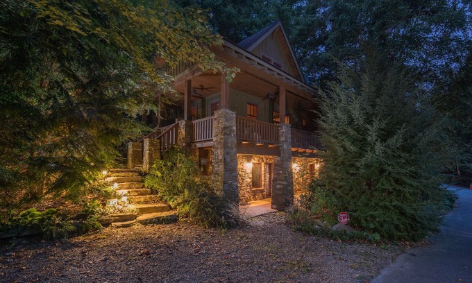 Cheshire Cabin | Mountain Gem I Pet Friendly Luxury Cottage in Cheshire Village