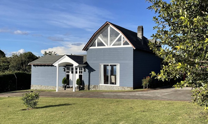 Concepcion House | Mountain get away with spectacular view of the valley
