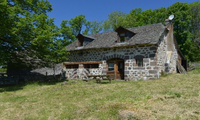 Le Fau House | Mountain gîte with magnificent views, isolated in the heart of nature