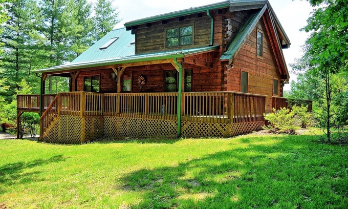 Jefferson Cabin | Mountain Heir-Open for Bookings! HOT TUB, Pool Table, Wi-Fi & AC