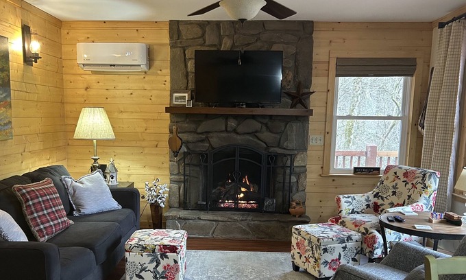 Franklin House | Mountain hide away with easy access