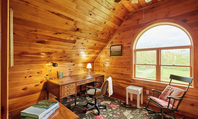 Callicoon House | Mountain House & Cottage at Seminary Hill by AvantStay