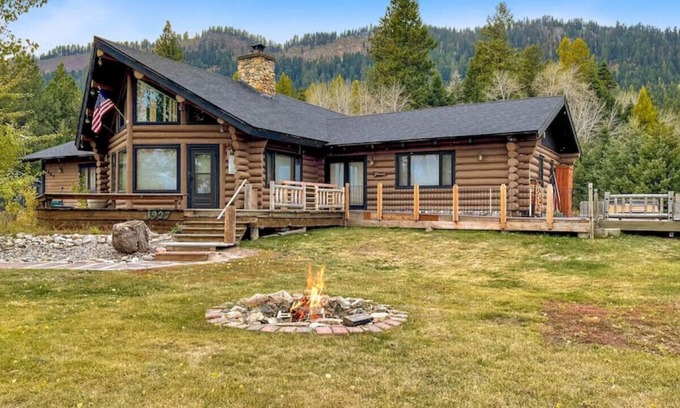 Tamarack Cabin | Mountain House, Large Deck, Hot Tub, Near Tamarack
