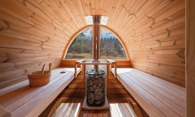 Jewett House | Mountain house with Scandinavian BBQ hut and Hot tub