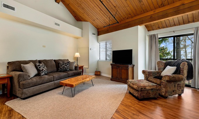 Wintergreen Condo | Mountain Inn Lodge 77 with Wintergreen Advantage