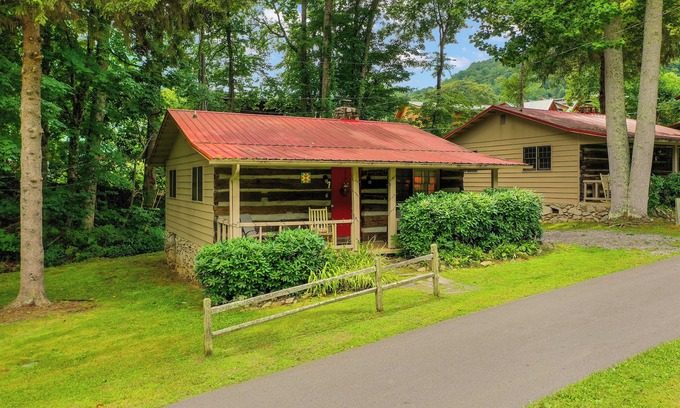 Valley Creek Run Cabin | MOUNTAIN JOY COTTAGES #7 - FOX