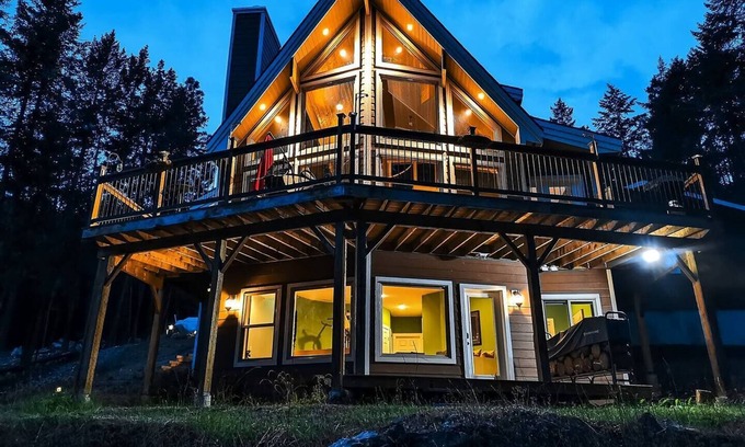 East Kootenay House | Mountain & Lake Koocanusa + Nearby Fernie
