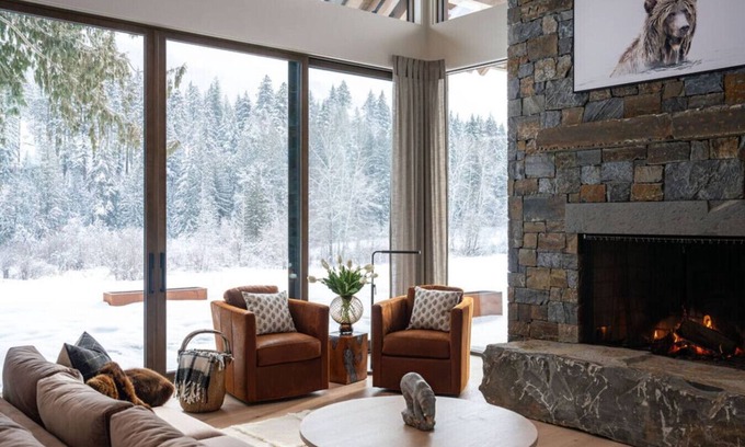 Revelstoke Ski Chalet | Mountain Lake Luxury Ski Chalet