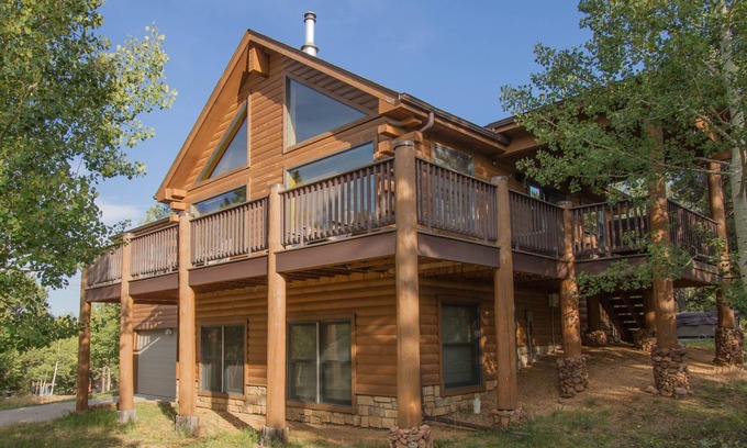 Bailey Cabin | Mountain Lodge. Large kitchen hot tub, fire pit.