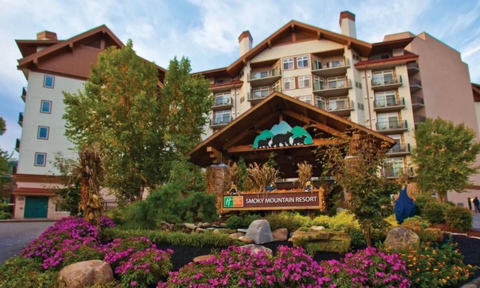 Gatlinburg Resort | Mountain Lodge Living – 3BR Lock-Off Villa at Smoky Mountain