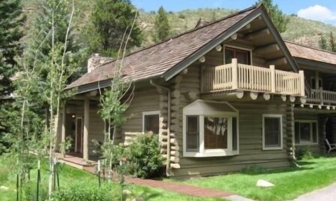 Timbercreek Lodges House | Mountain Log Home overlooking Gore Creek