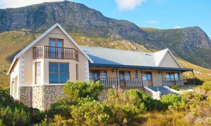 Betty's Bay House | Mountain Mist