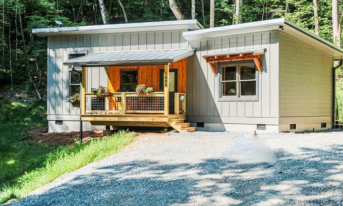 Cherokee Cabin | Mountain Modern Cabin w/Hot Tub | Hideaway View | Bryson City - Cherokee