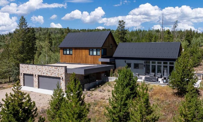 Winter Park Highlands House | Mountain Modern Villa- Comfort and Space for All- Top of the Hill!