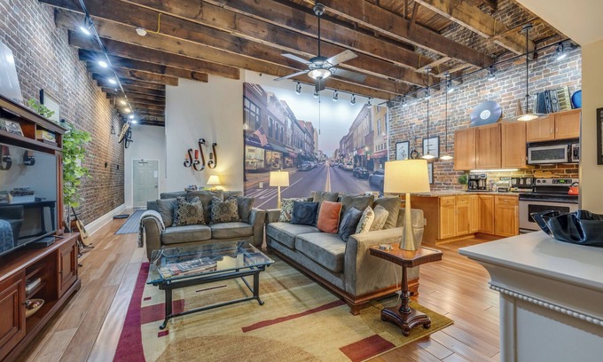 Bristol Apartment | Mountain MusicLoft Downtown,Music/Racing