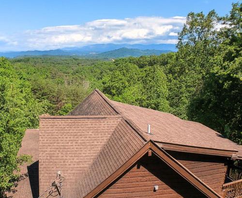Gatlinburg - Pigeon Forge House | Mountain Paradise Mountain Views, Hot Tub & Free Attraction Tickets