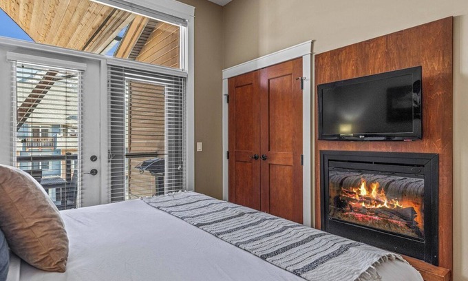 Cougar Creek Apartment | Mountain Penthouse Retreat