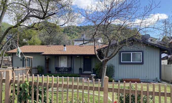 Springville House | Mountain Quail Retreat