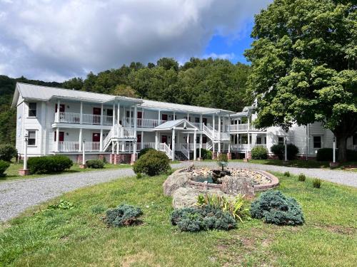 Marlinton Hotel | Mountain Quest Inn