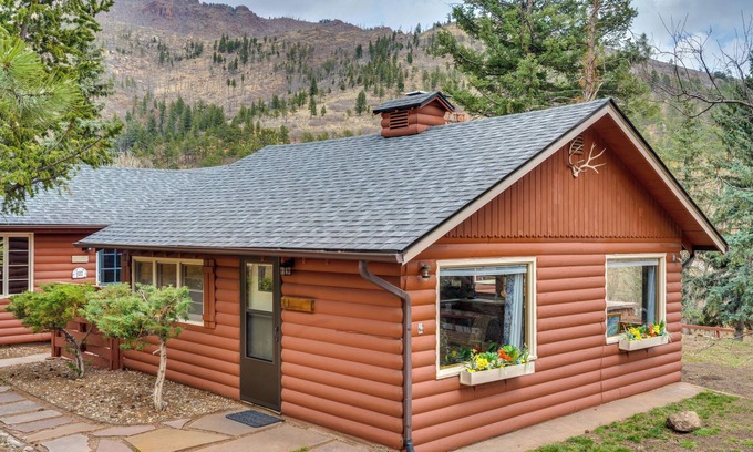 Cascade Cabin | Mountain Retreat at Base of Pikes Peak!
