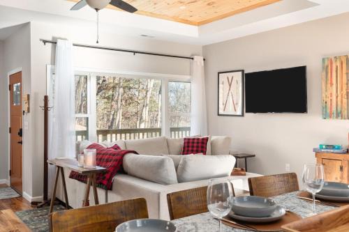 Mount Jackson House | Mountain Retreat-Bryce Resort Passes-Fire Pit-BBQ