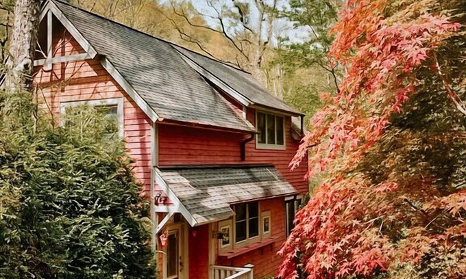 Glenville House | Mountain retreat by Lake Glenville: creekside, secluded, Cashiers - Glenville