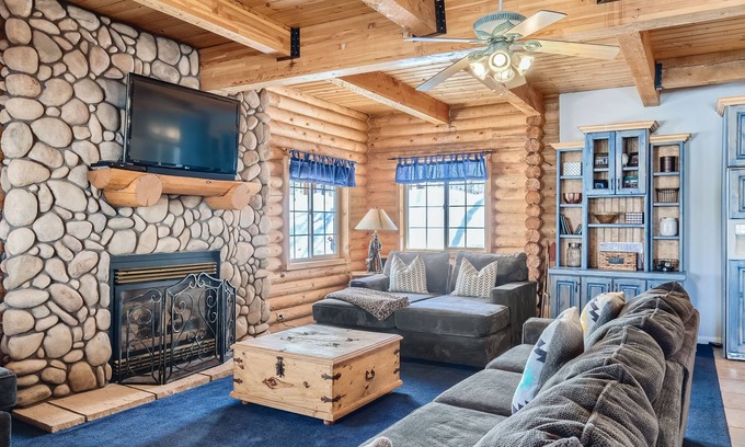 Timber Lakes House | Mountain Retreat | Fast Internet | Full Kitchen